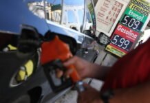 Governo zera imposto federal da gasolina e renova subsídio do etanol
