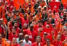Sindicatos e trabalhadores se reúnem em “Santiago” para defender a soberania nacional e a reeleição de Lula